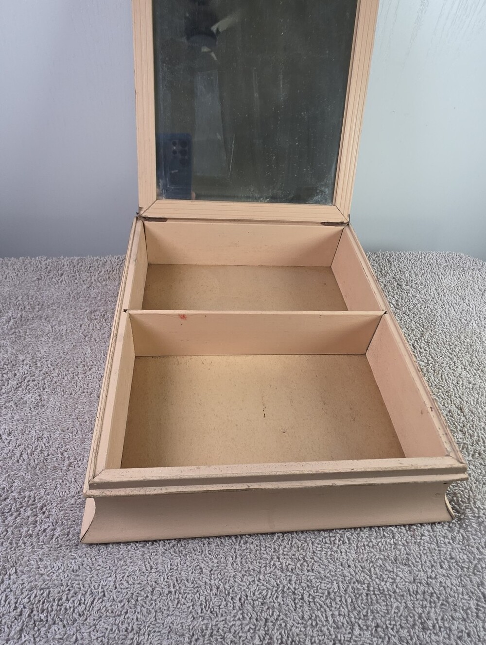 Vintage Woodrn Vanity Box Hinged Lid And With An Inset Mirror - Picture 13 of 16